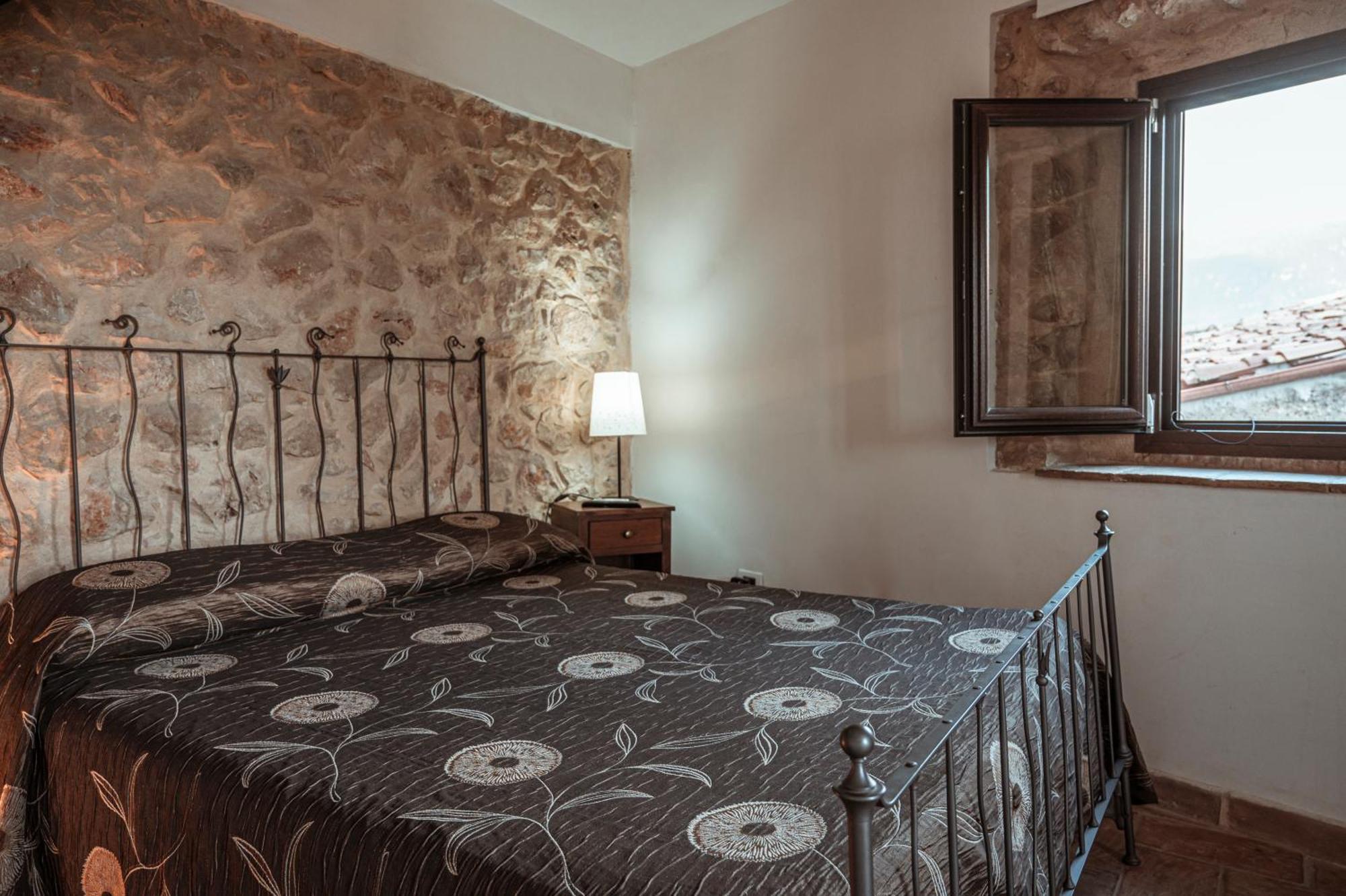 Locanda Persei Prossedi Exteriér fotografie