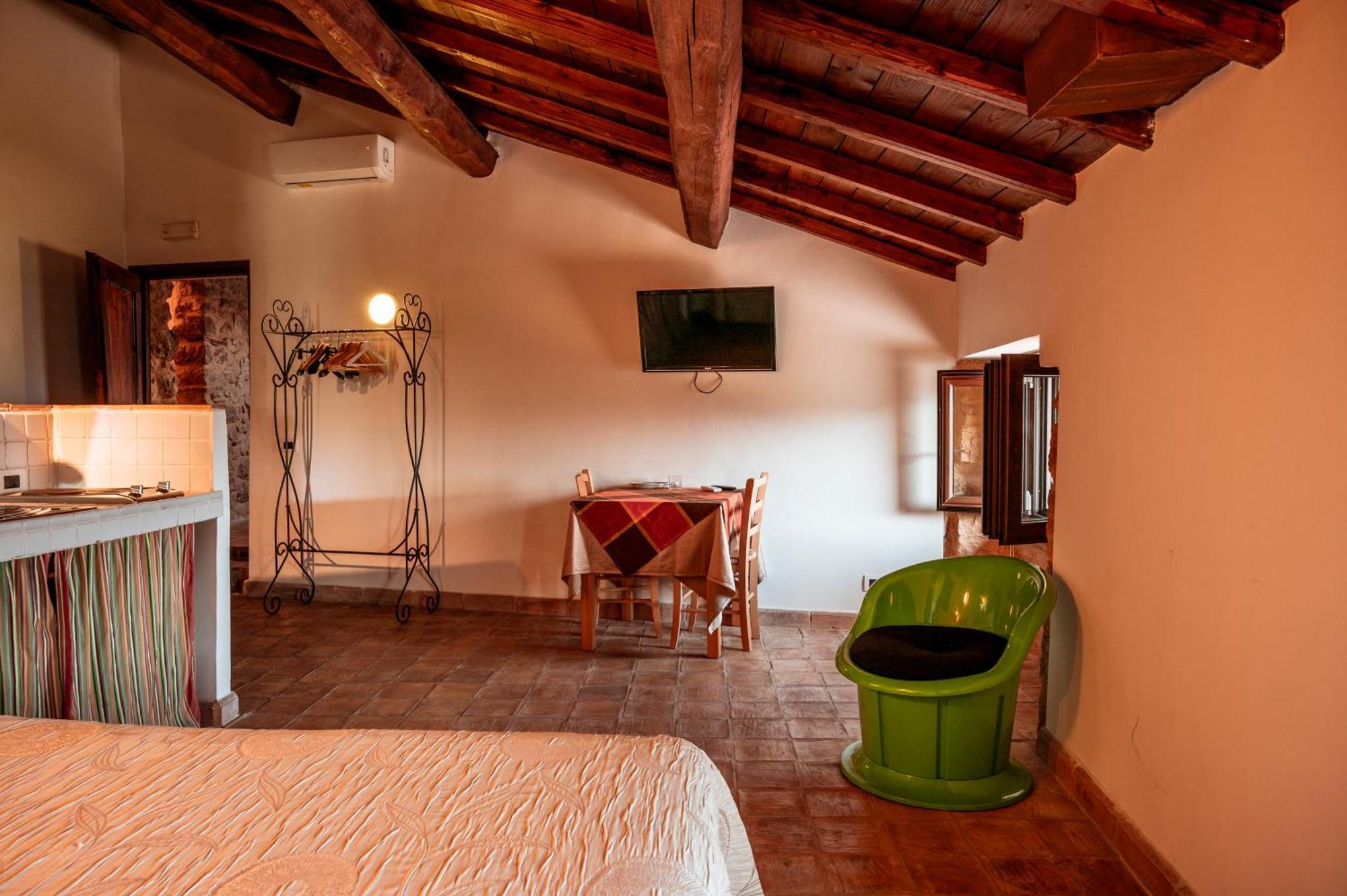 Locanda Persei Prossedi Exteriér fotografie
